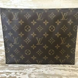 Louis Vuitton Authentic Toilette 26